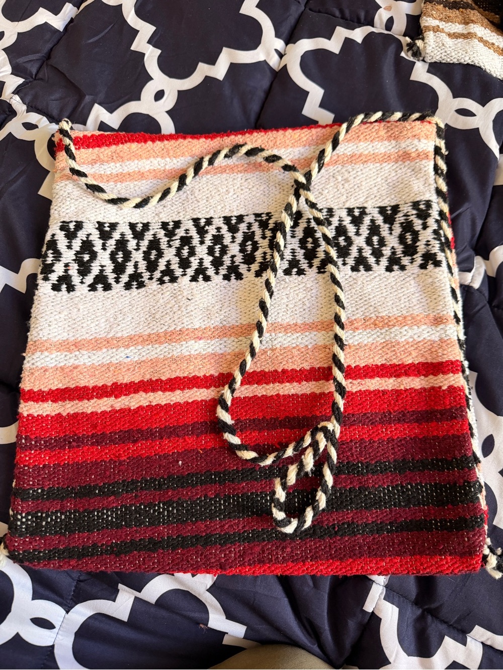 New Handwoven Mexican Falsa Blanket
Crossbody Bag in Red, Black & Cream NWOT.
